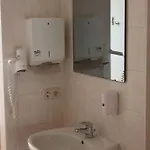 Hotel-pension Adamshof בית הארחה ברלין