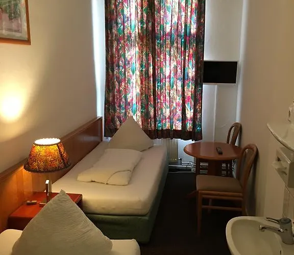 Hotel-pension Adamshof ברלין