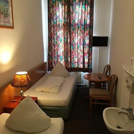 Hotel-pension Adamshof ברלין