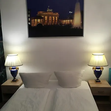 Hotel-pension Adamshof בית הארחה ברלין