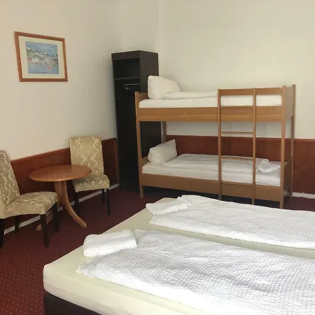 Hotel-pension Adamshof בית הארחה ברלין